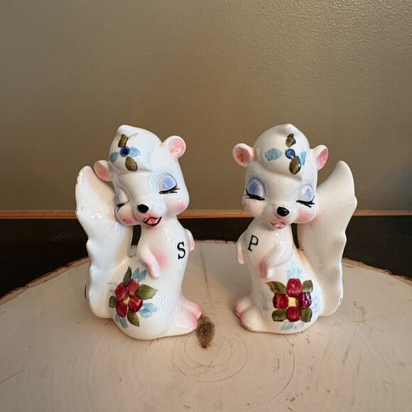 Vintage Japan Magnetic Anthropomorphic Salt & Pepper Shakers Hand-Painted - Picture 3 of 16